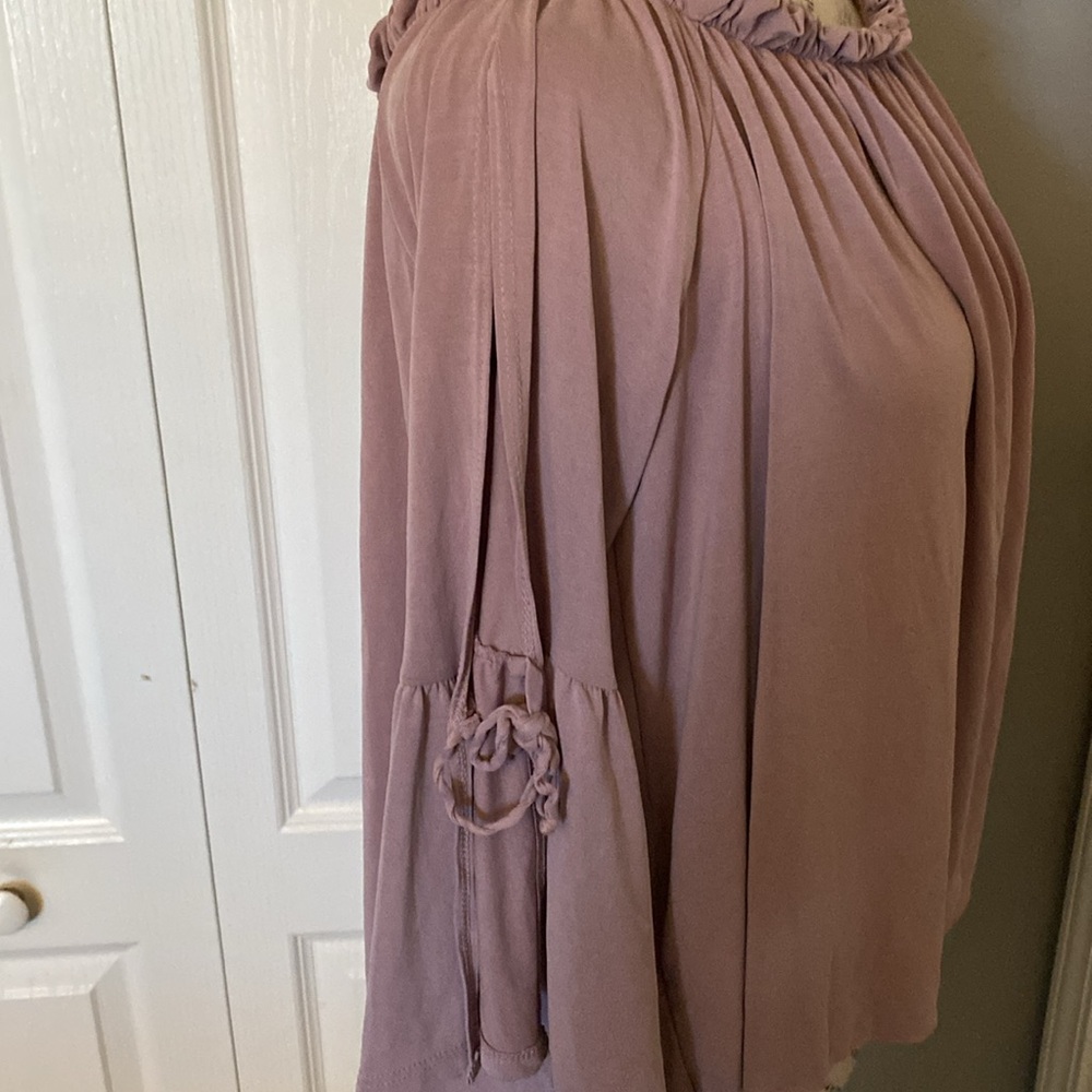 Lavender Field women’s long bell sleeves top size Large.